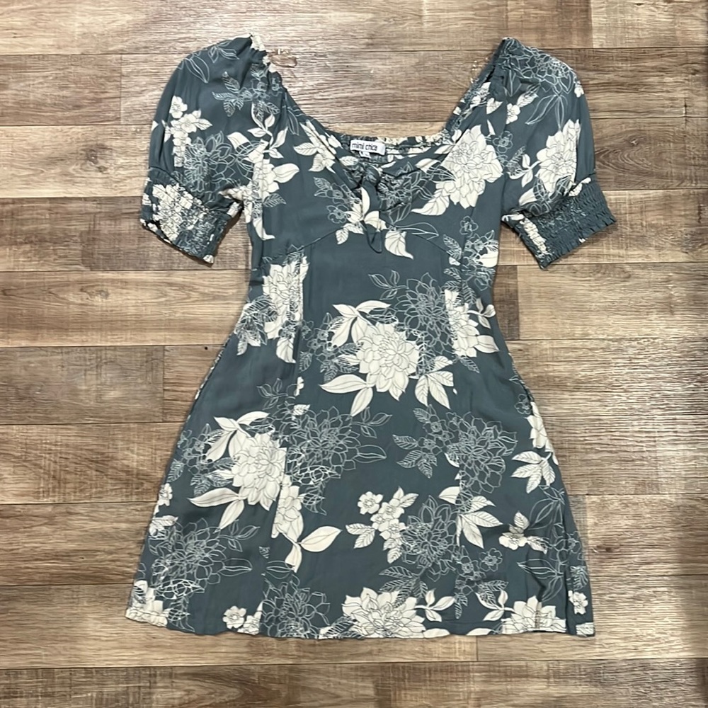 Floral super mini dress with pockets!!